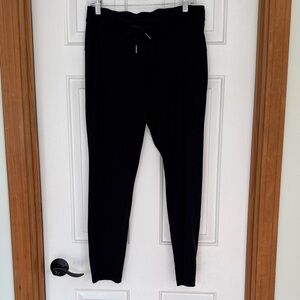 lululemon athletica Black On The Fly ankle fit pant, size 8